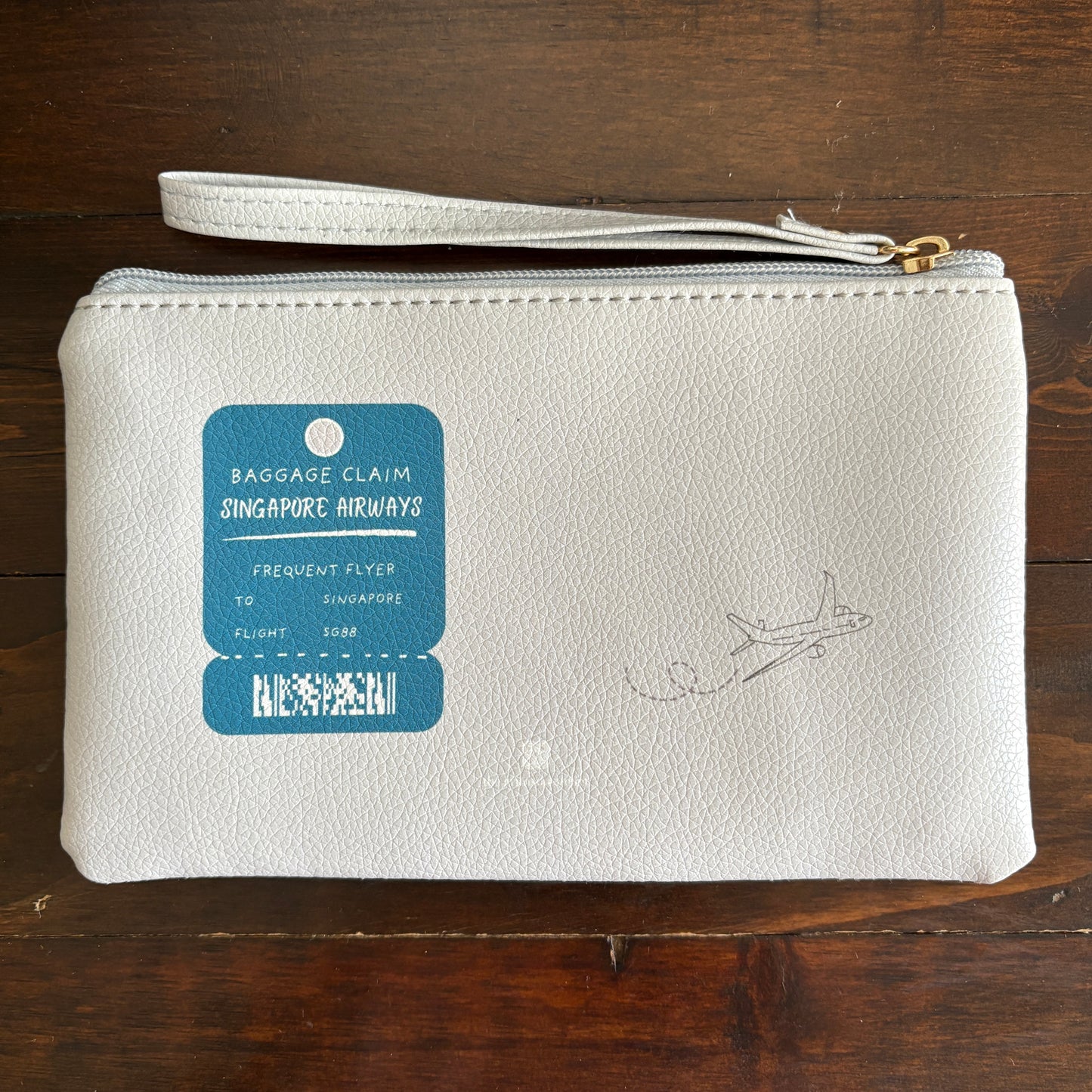 Grey pouch with blue Singapore Airways bag tag design