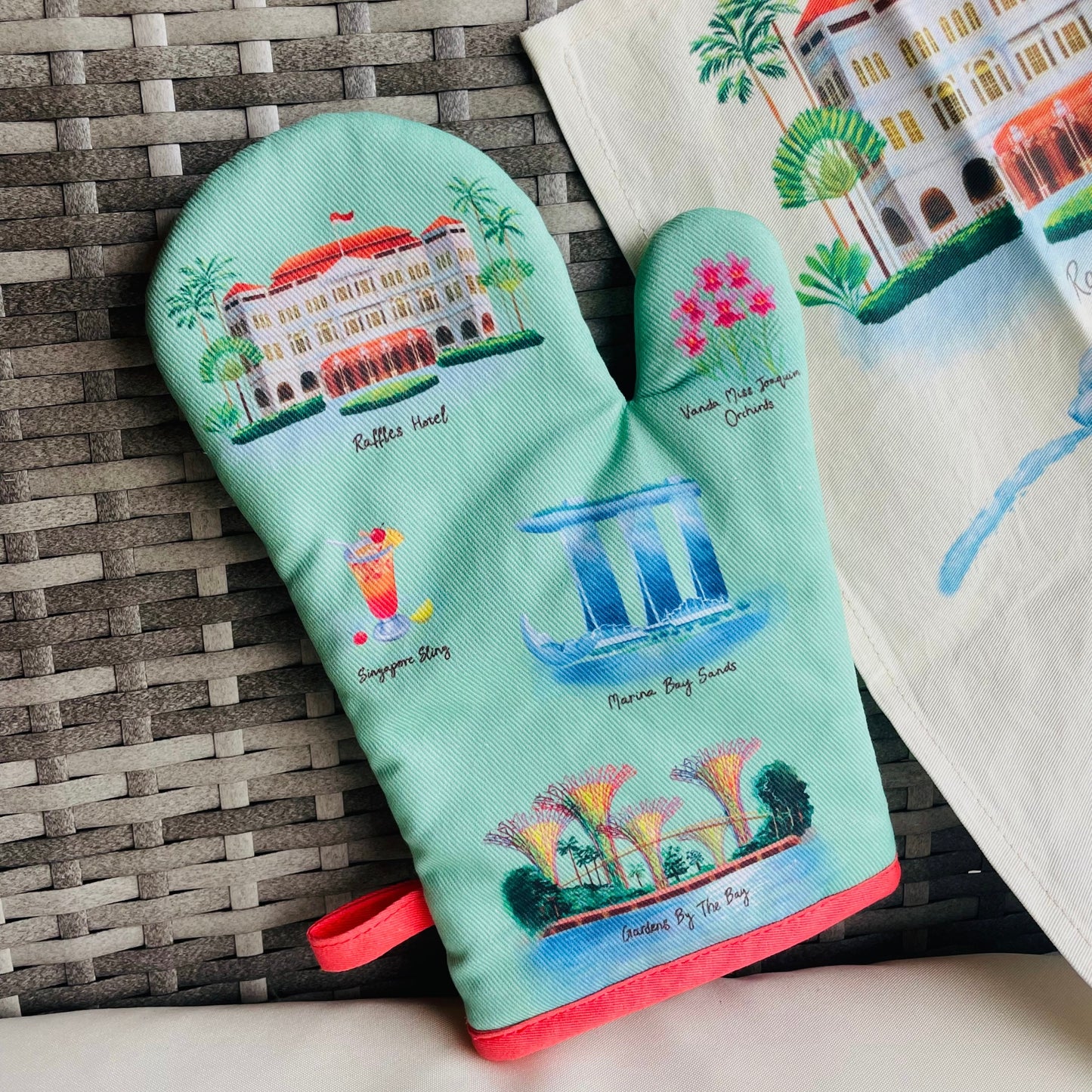 Singapore Souvenir - Singapore Icons Oven Mitt Front