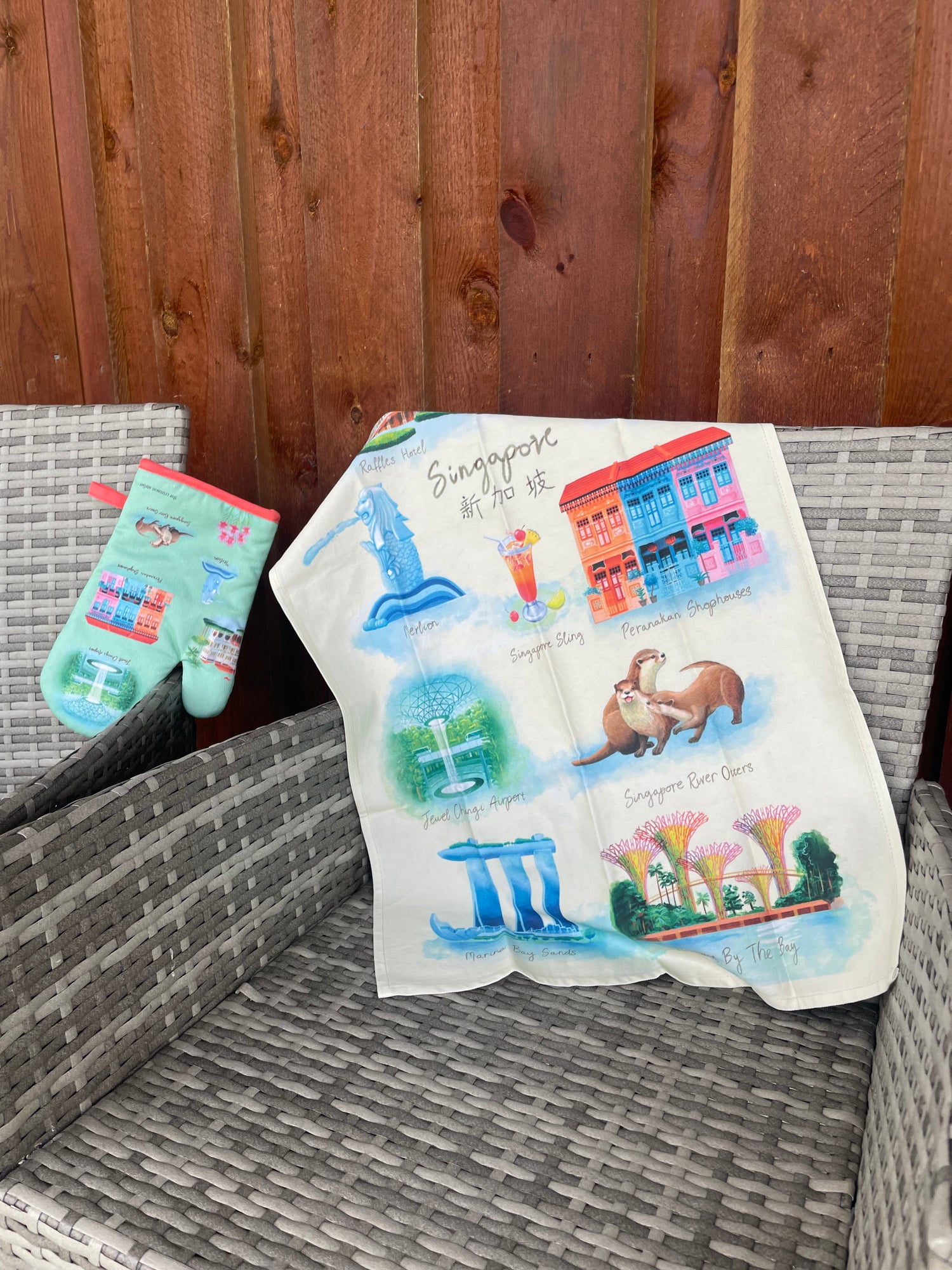 Singapore Icons Tea Towel and Oven Mitt Outdoor